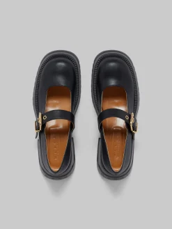 Heels | Sneakers><noscript><img width=