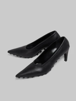 Heels><noscript><img width=