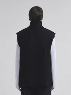 Knitwear><noscript><img width=
