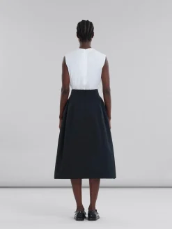 Skirts><noscript><img width=