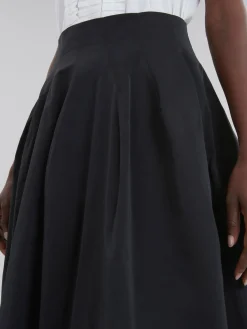 Skirts><noscript><img width=