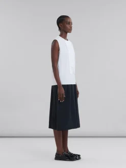 Skirts><noscript><img width=