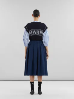 Skirts><noscript><img width=