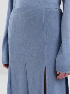 Skirts><noscript><img width=