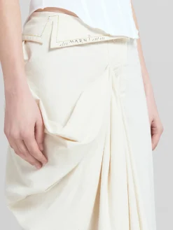 Skirts><noscript><img width=