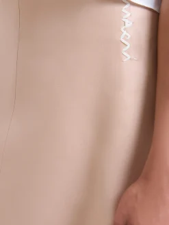 Skirts><noscript><img width=