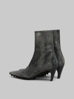 Boots><noscript><img width=