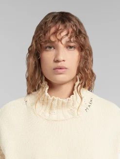 Knitwear><noscript><img width=