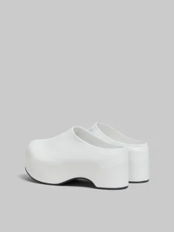 Flats | Slides & Sandals><noscript><img width=