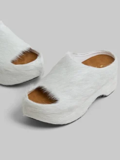 Slides & Sandals><noscript><img width=