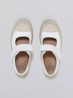 Sneakers | Pablo><noscript><img width=